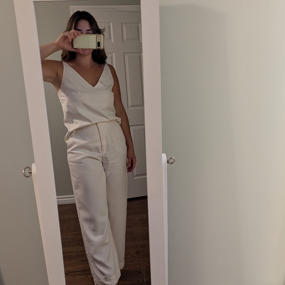 Banana Republic Elegant White/Cream Tank Top - Size S - Chic & Versatile - Picture 2 of 4